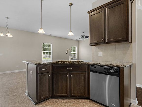4th image of 202 Cumberland Dr NE