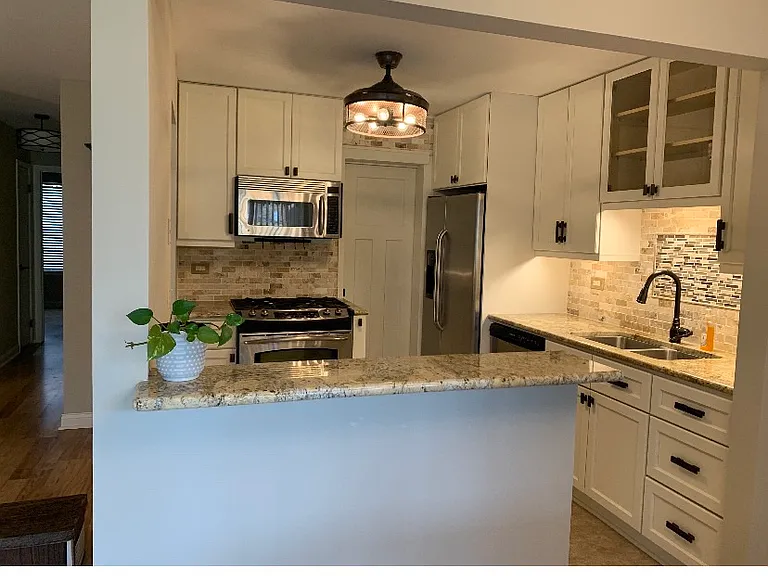 218 Hawthorne Ct — Photo 1