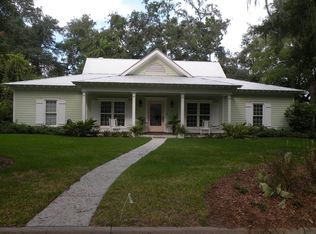 4 Woodhull Rd, Savannah, GA 31404
