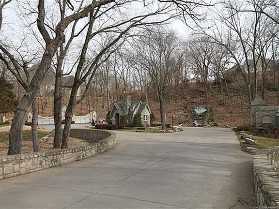 5th image of 9939 N Chadford St