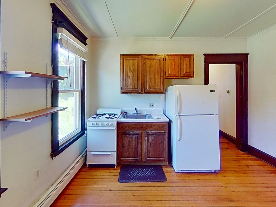 2nd image of 11 Conz St APT 1L