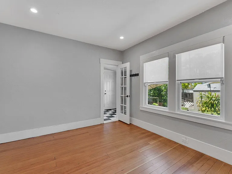 802 Broadmoor Blvd — Photo 22