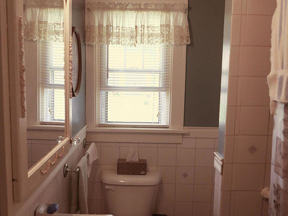 2nd image of 324 N Riverview Dr