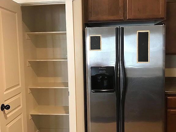 4th image of 1532 N Venetian Way