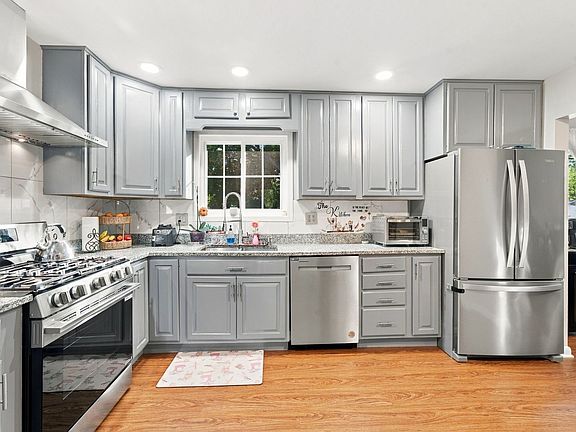 5th image of 369 Coventry Ct S