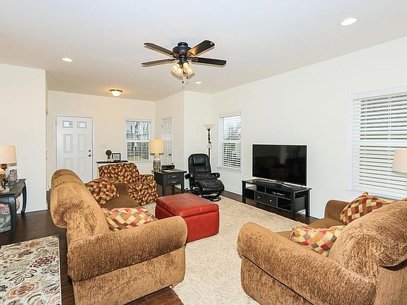 3rd image of 715 Norbie Dr