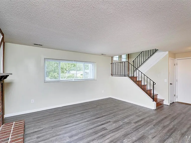 241 Valleyoak Ct — Photo 32