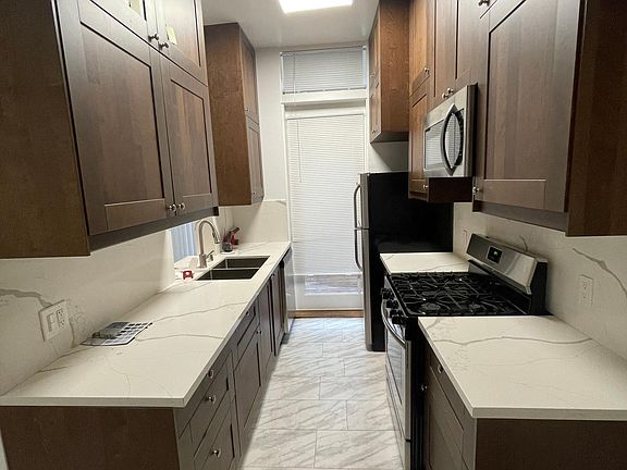 4th image of 1277 Barry Ave