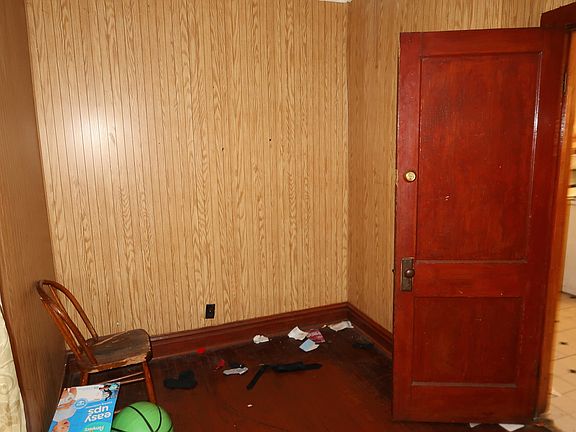 5th image of 5723 S Damen Ave