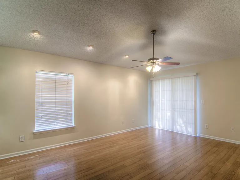 1588 Glen View St — Photo 6