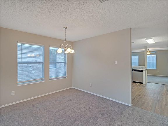 4th image of 2916 Meadowlark Dr