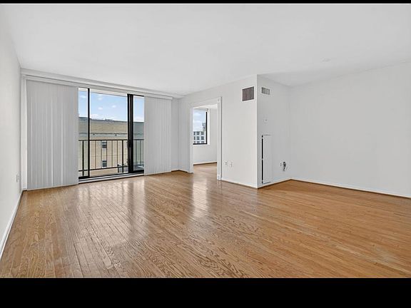 3rd image of 2555 Pennsylvania Ave NW APT 1019