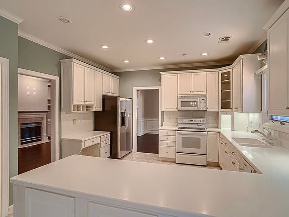 4th image of 2110 Glenhurst Dr