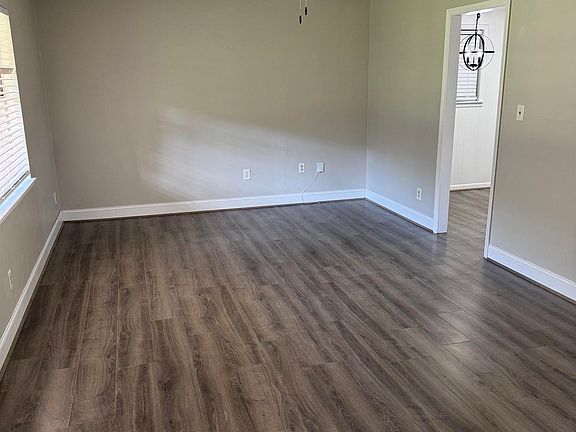 2nd image of 2689 Hillcrest Dr