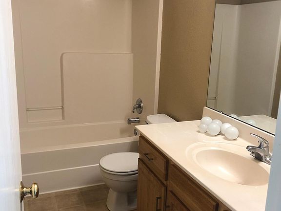 5th image of 708 SE Southbrooke Ct
