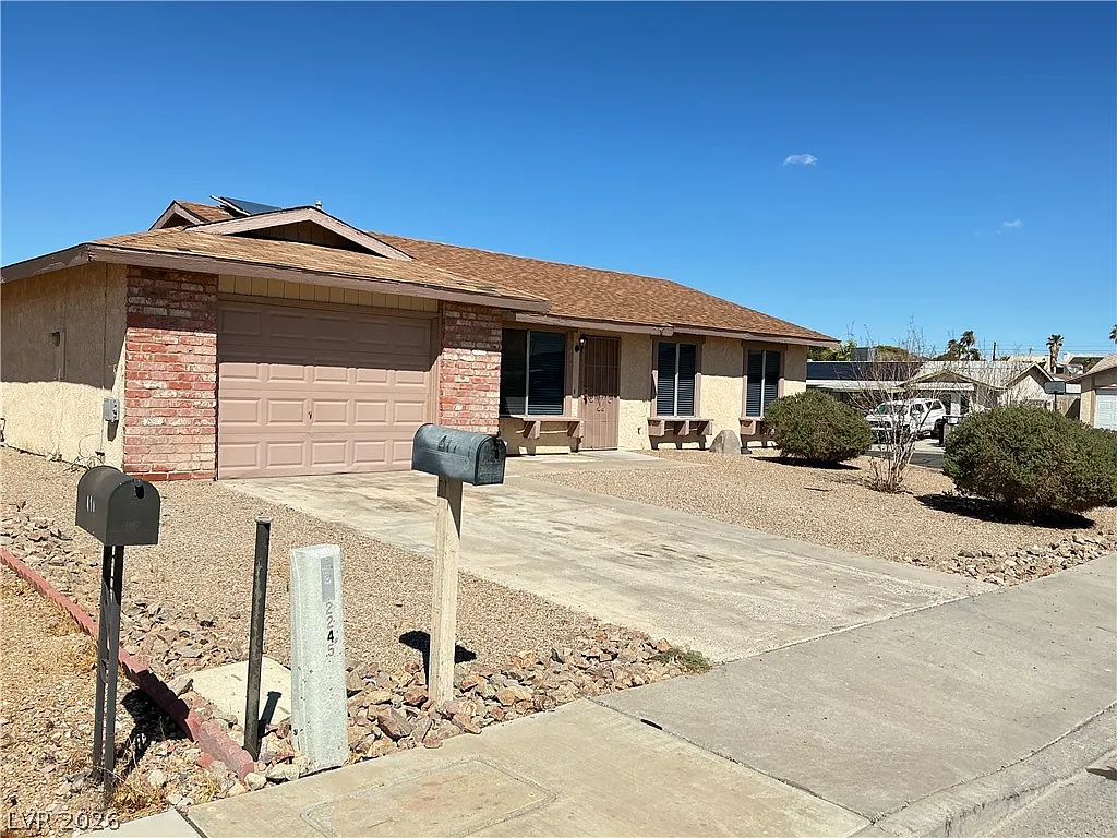 3 bed, 2.0 bath, 1081 sqft, $1,695 — Photo 2