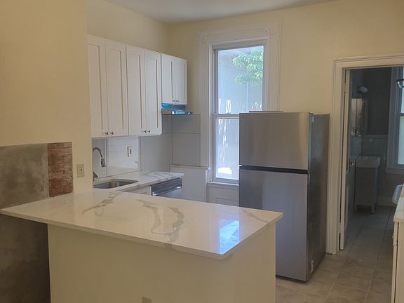 4th image of 338 New York Ave #2L
