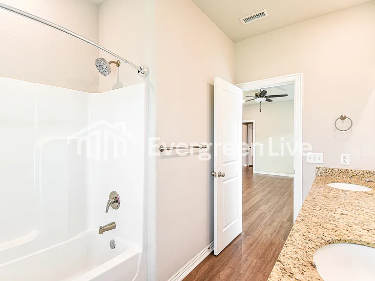 200 Grove Ln — Photo 9