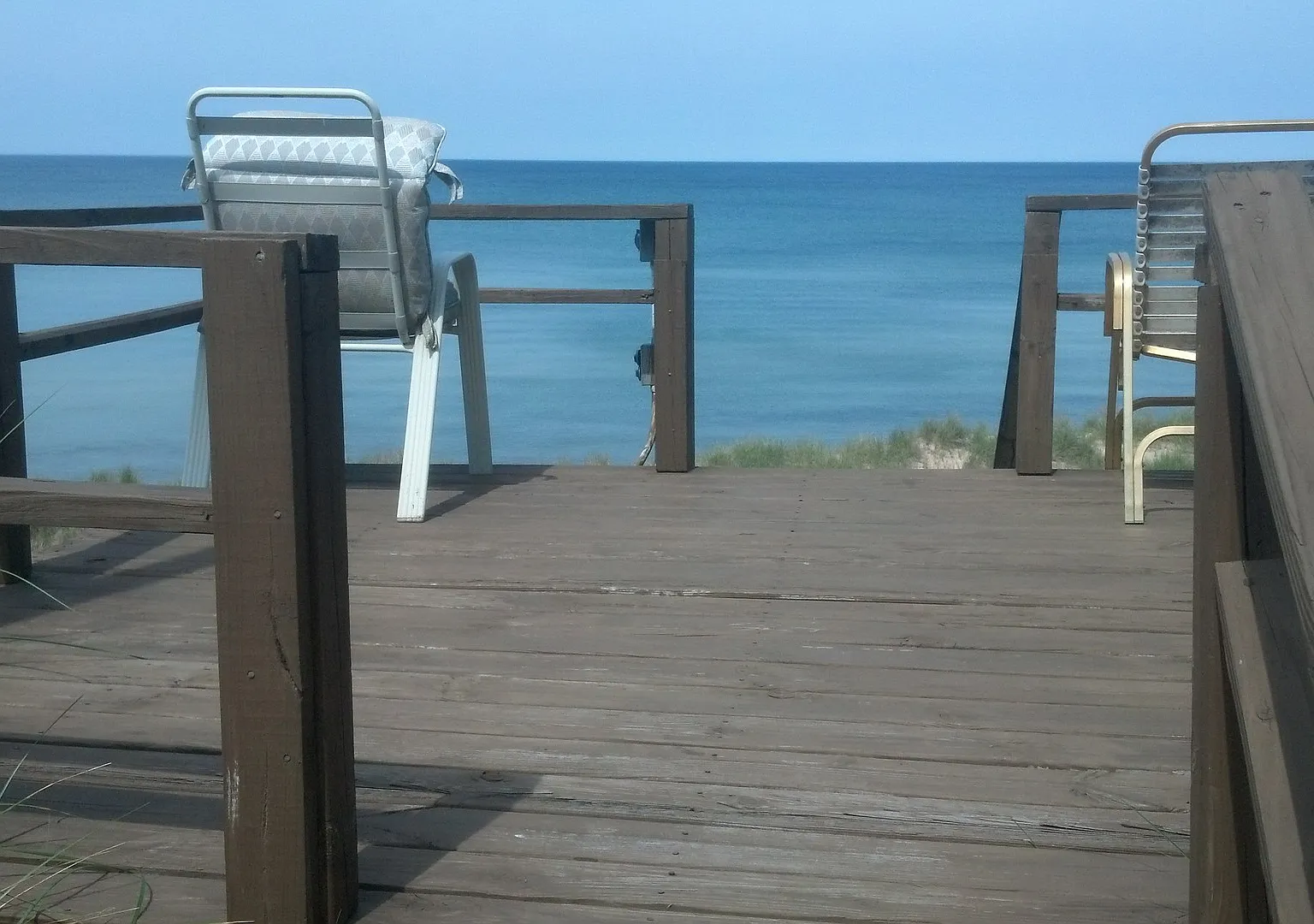 Rent Lakefront 3 Bedrm Cottage on Private Sandy Beach of Lake Michigan! — Photo 3