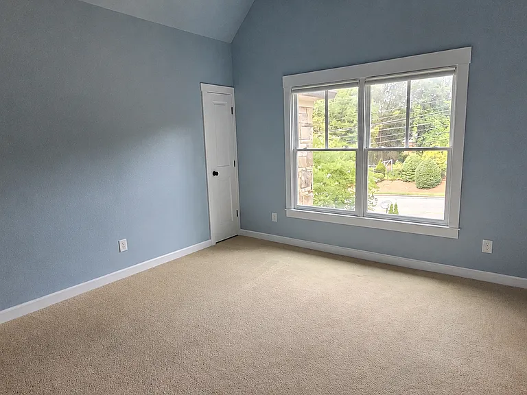 2110 E Roxboro Rd NE — Photo 29