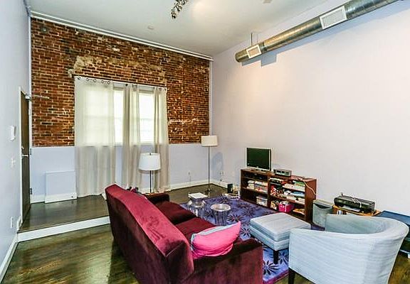 3rd image of 7 Crombie St Unit 1