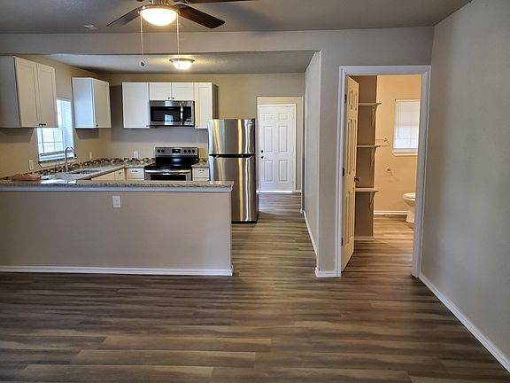 4th image of 133 Claremont Ave #1