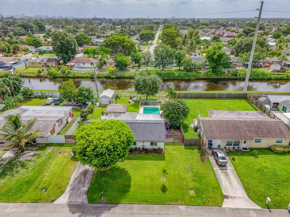 372 E Shadyside Circle, West Palm Beach, FL 33415