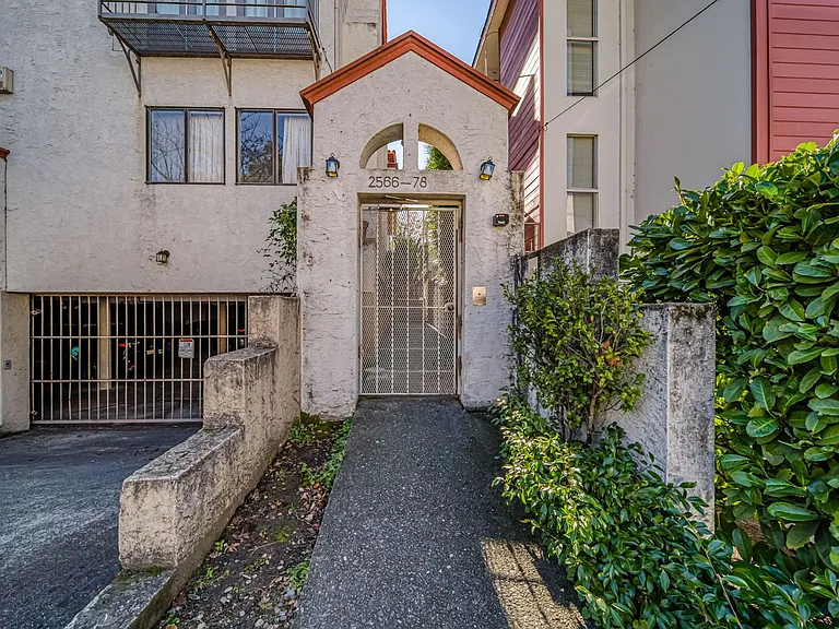 2578 Virginia St #6 — Photo 3