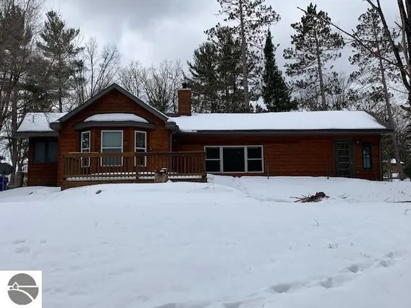 2792 Hobbs Hwy S, Traverse City, MI 49696