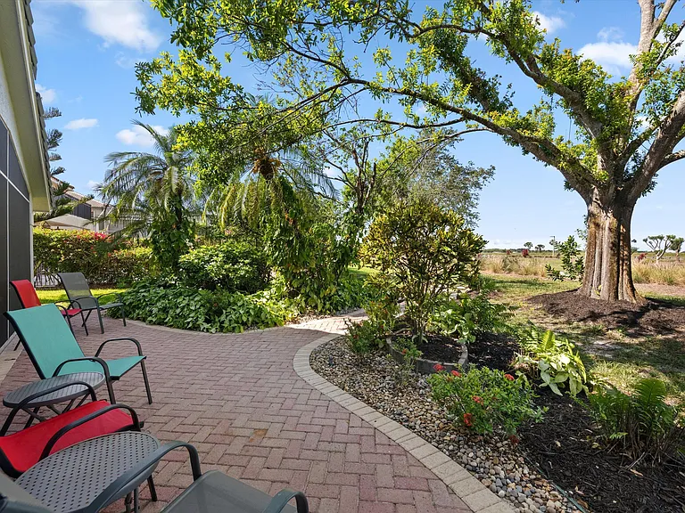 1871 Corsica Dr — Photo 16