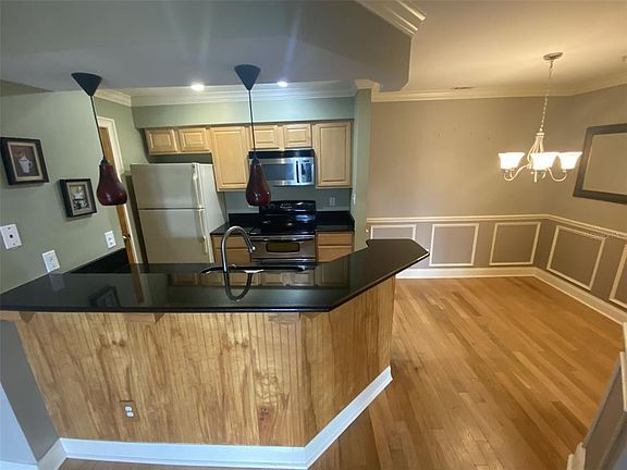 3rd image of 246 Afton Sq Unit 203