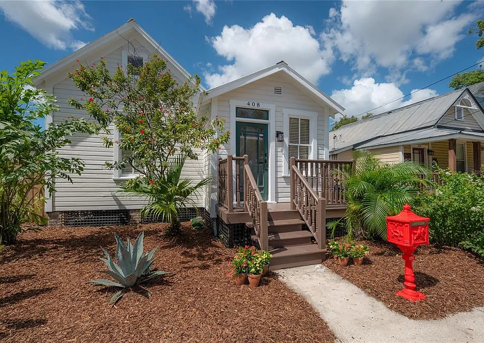 408 E Amelia Ave