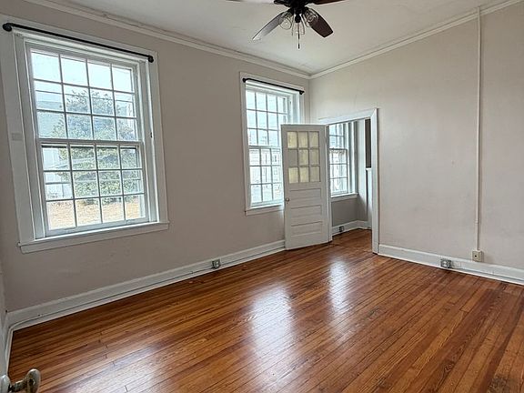 3rd image of 212 Jefferson Ave #B