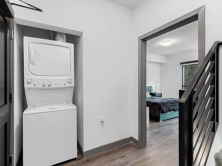 545 N Kenmore Ave — Photo 42