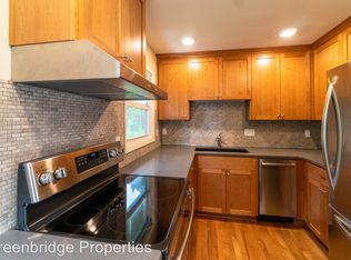 3210 SE Pine St APT 2, Portland, OR 97214