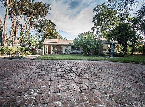 Custom made brick paved driveway