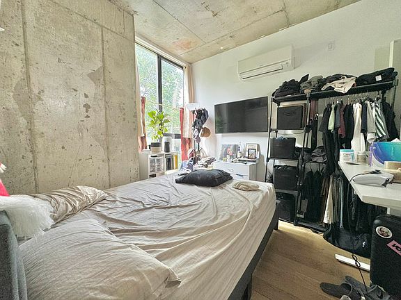 3rd image of 152 Manhattan Ave #2G