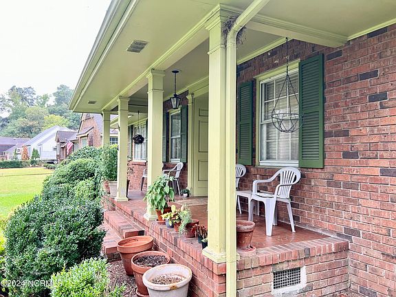 4th image of 108 Pinewood Avenue