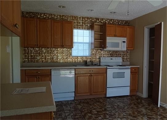 4th image of 305 Echo Ln