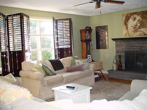 5th image of 179 Plain Dr