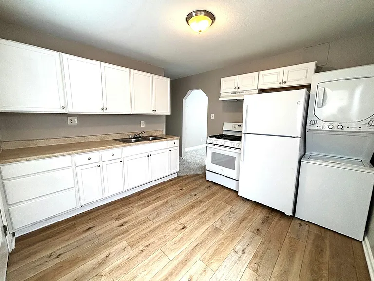 21047 Atlantic Ave — Photo 3