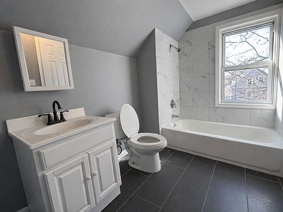 3rd image of 25 Vermont Ave Floor 3