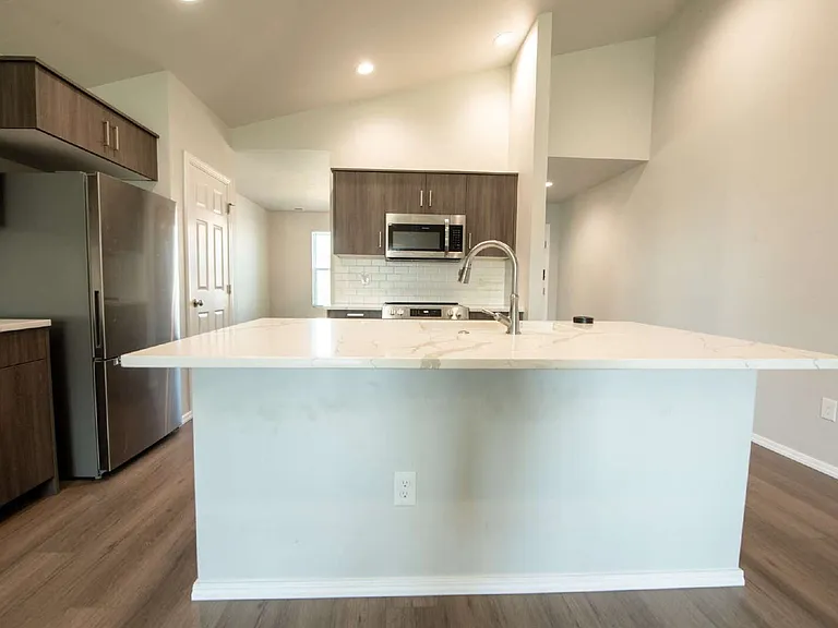 18352 N Lion Head Ave — Photo 5