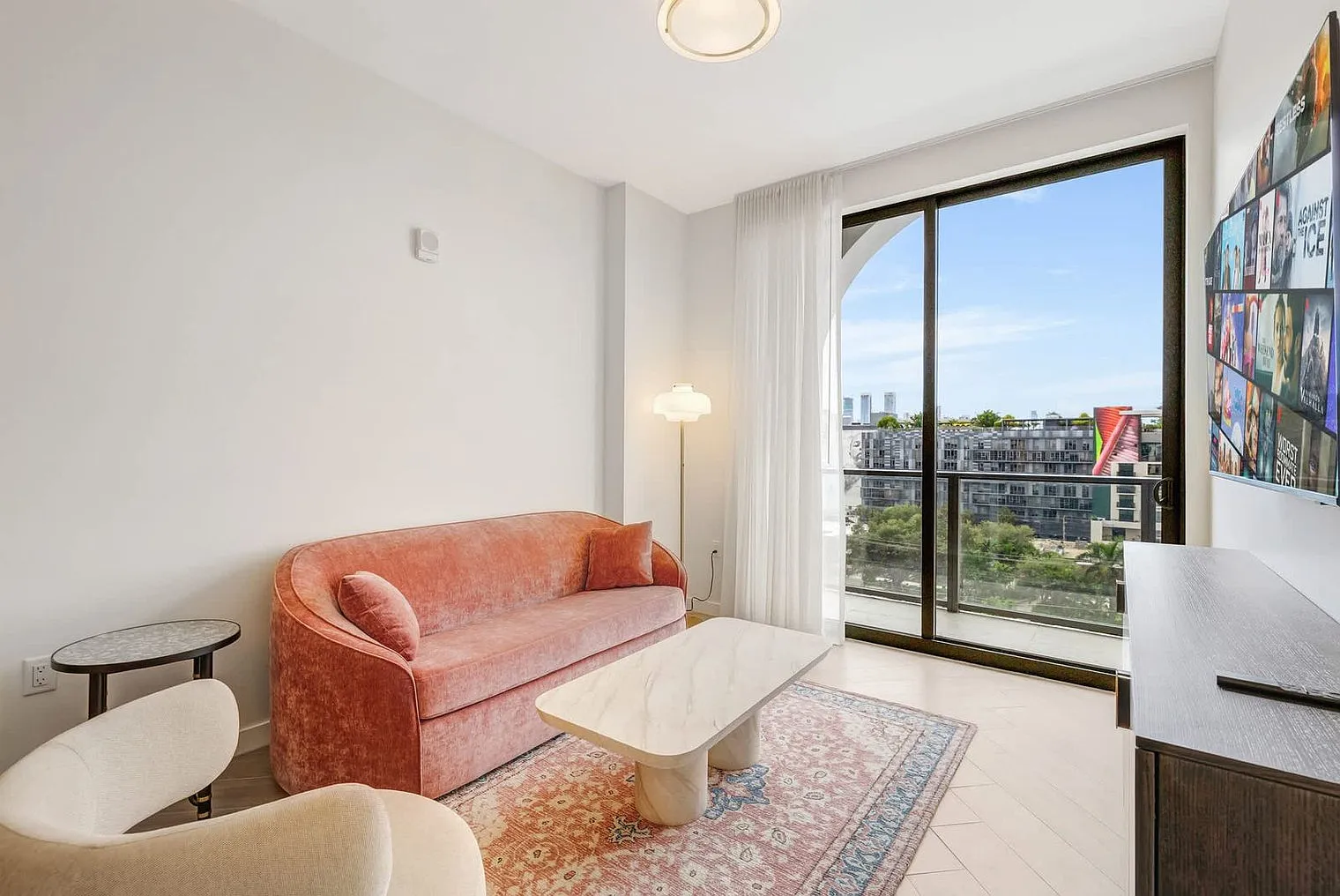 1 bed, 1.0 bath, 699 sqft, $3,040 — Photo 3