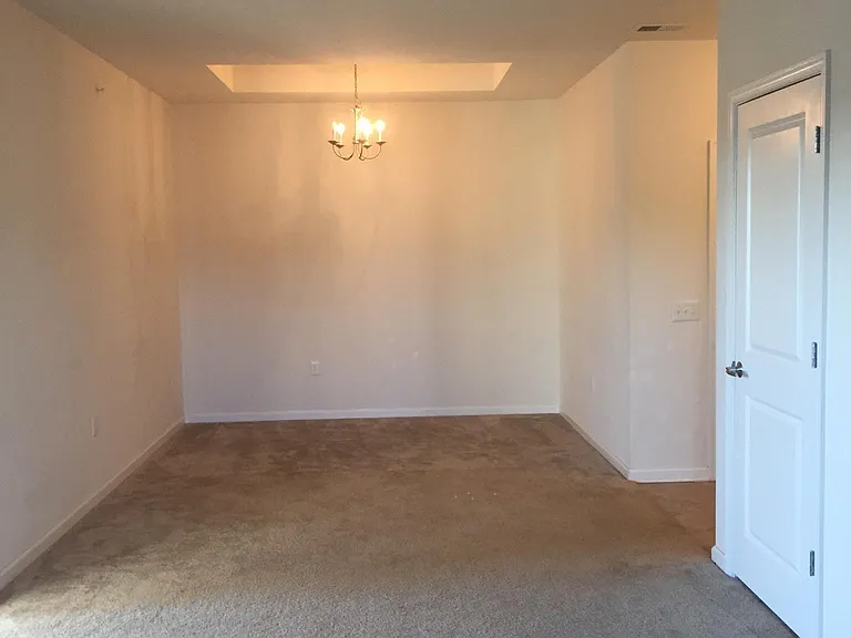 642 Doral Ct — Photo 7