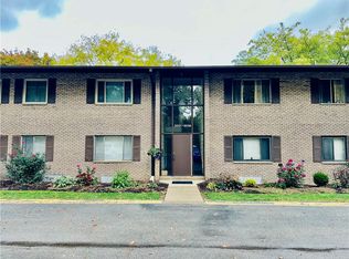 2035 Sanlin Dr, Coraopolis, PA 15108