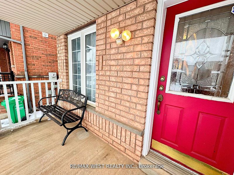 Brampton House for rent - 4 Bedrooms — photo 3