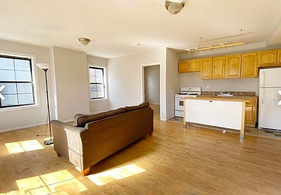3rd image of 166 Johnson Ave #3