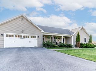 7030 Hunters Crossing Rd, La Fayette, NY 13084