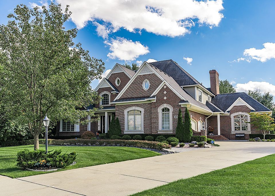 1st image of 46075 White Pines Dr